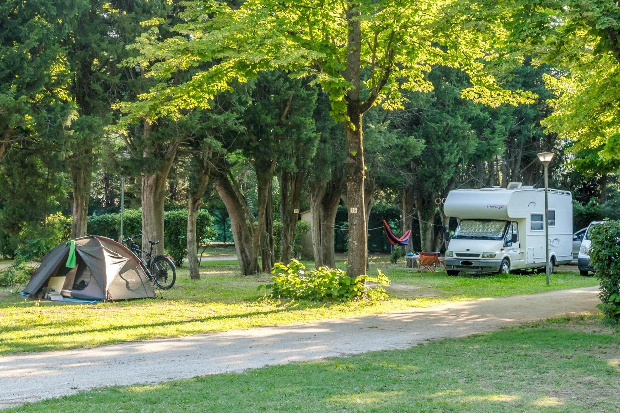 Villeneuve-lès-Avignon Camping Les Avignon - La Laune מראה חיצוני תמונה